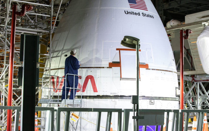 Employees working on Artemis I SLS Flight Hardware (KSC-20220110-PH-CSH01 0021)