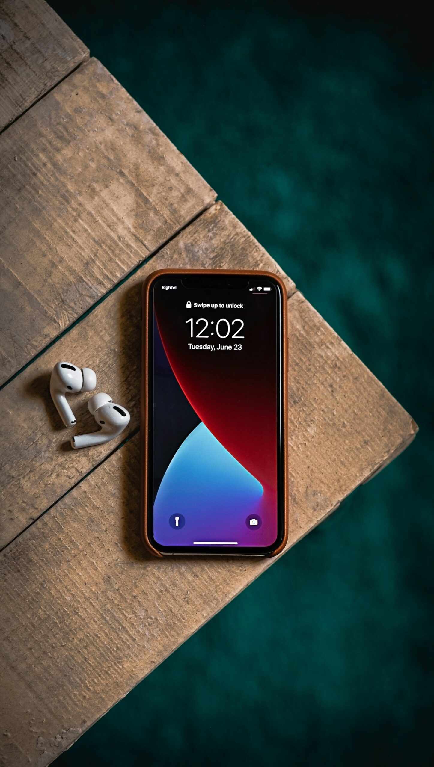 iPhone 18 Pro Max sobre superficie minimalista